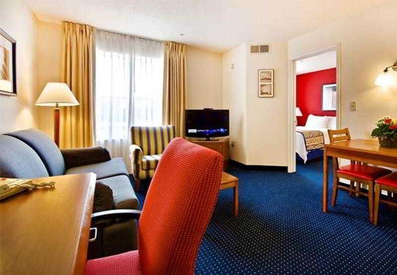 Hotel By Marriott Landfall Wilmington