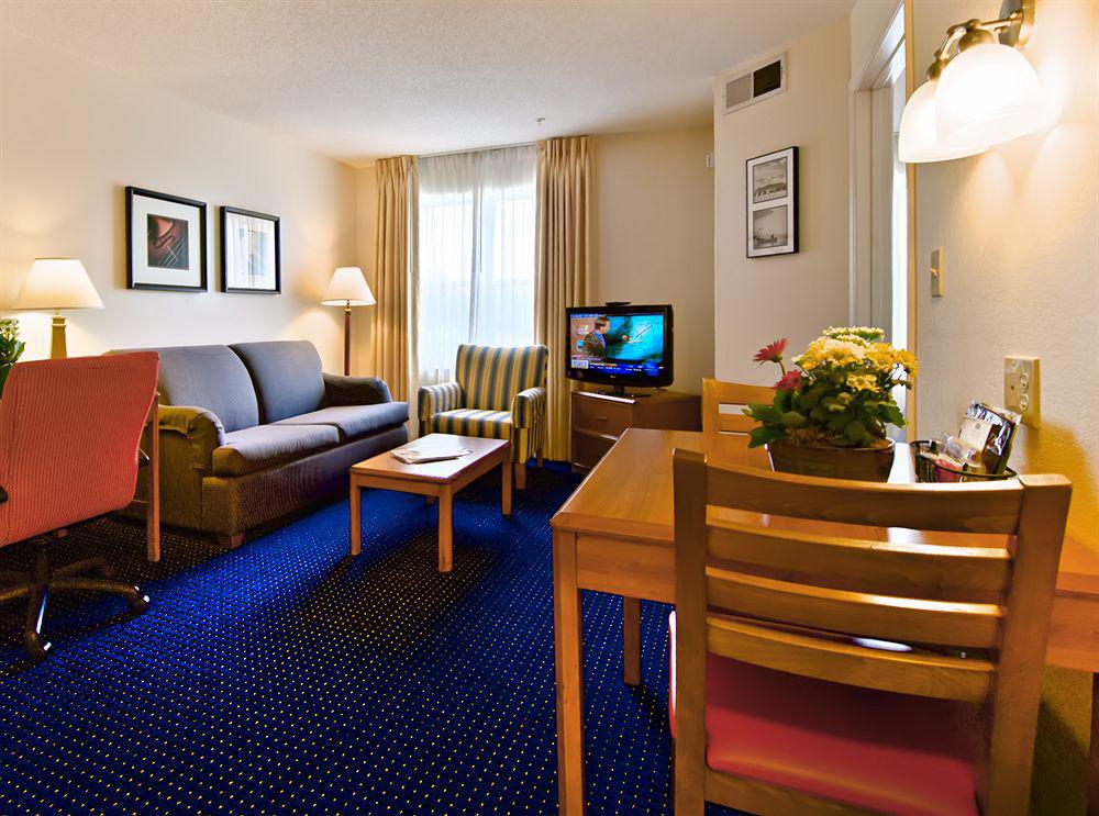 By Marriott Landfall Hotel Wilmington