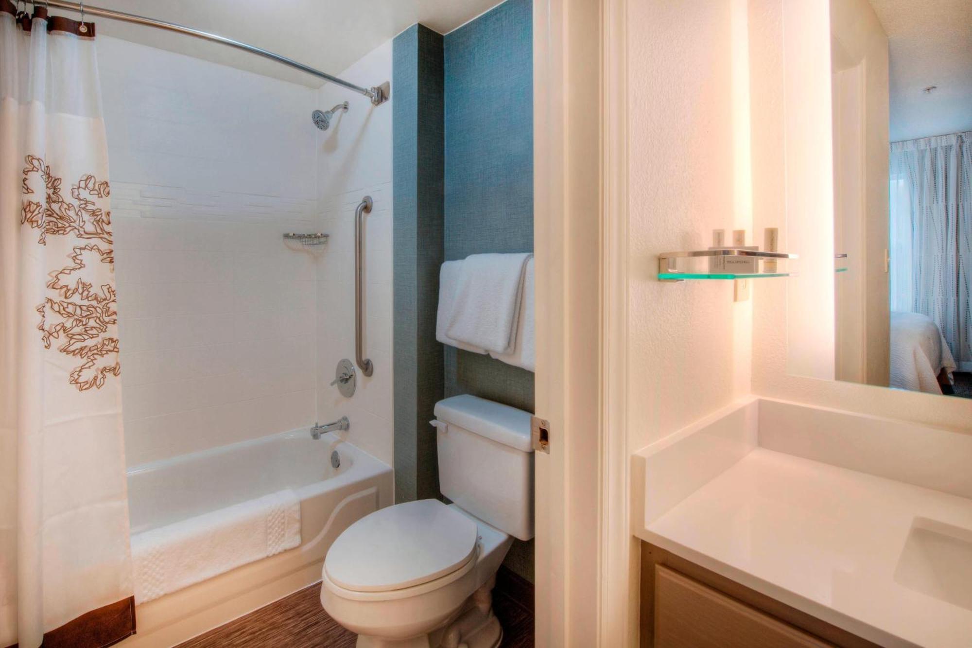 By Marriott Landfall Hotel 3*