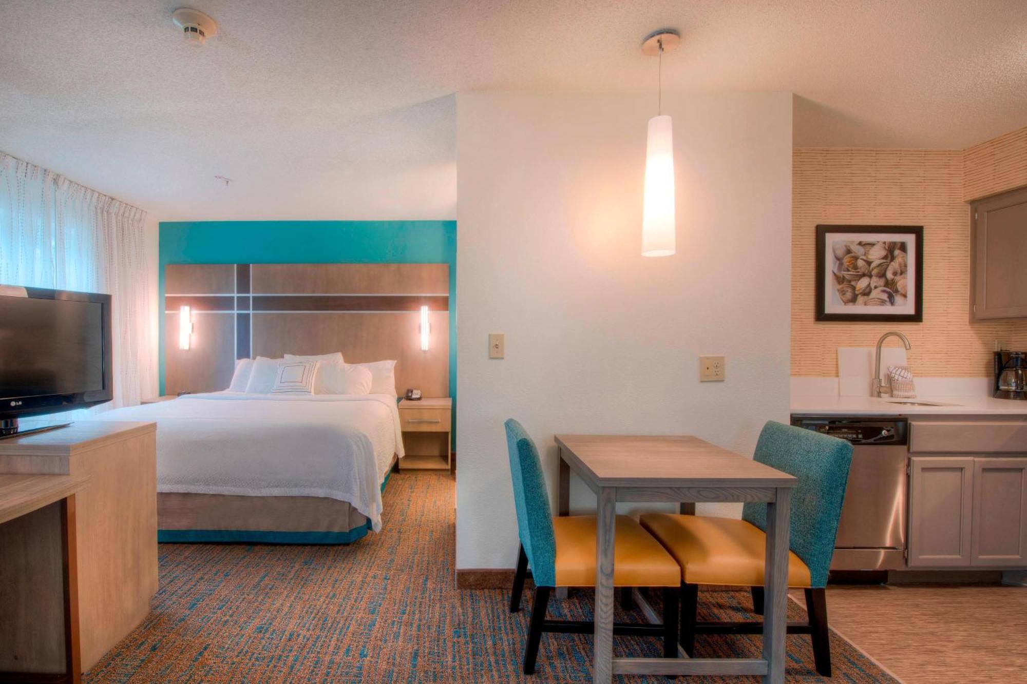 Hotel By Marriott Landfall 3*