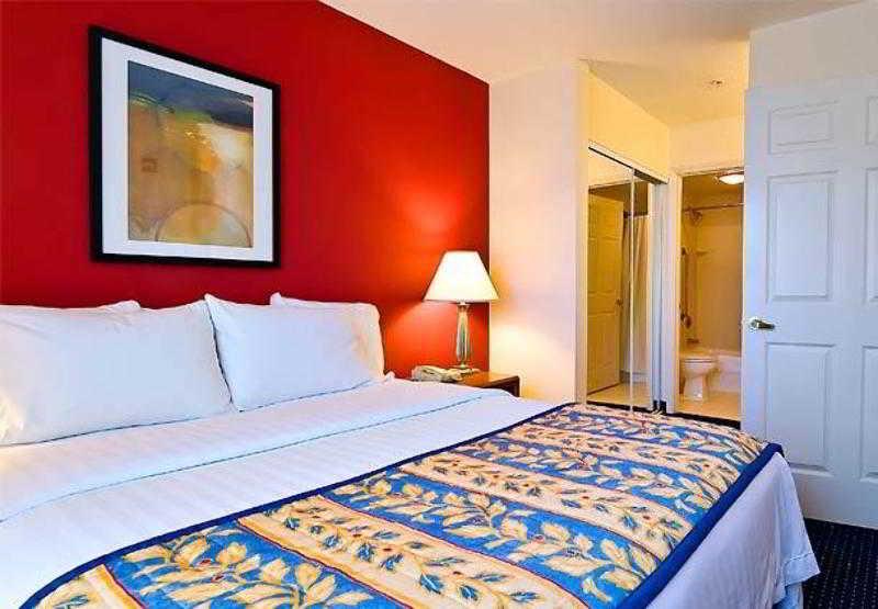 Hotel By Marriott Landfall